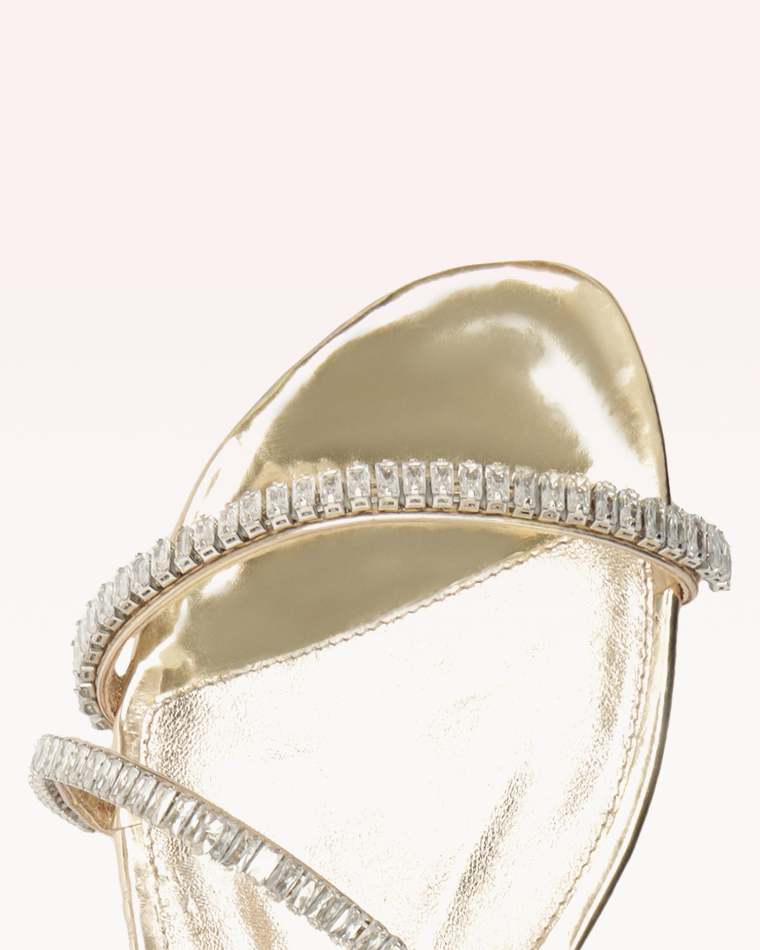 Leah Zircone Flats Holiday- R/25