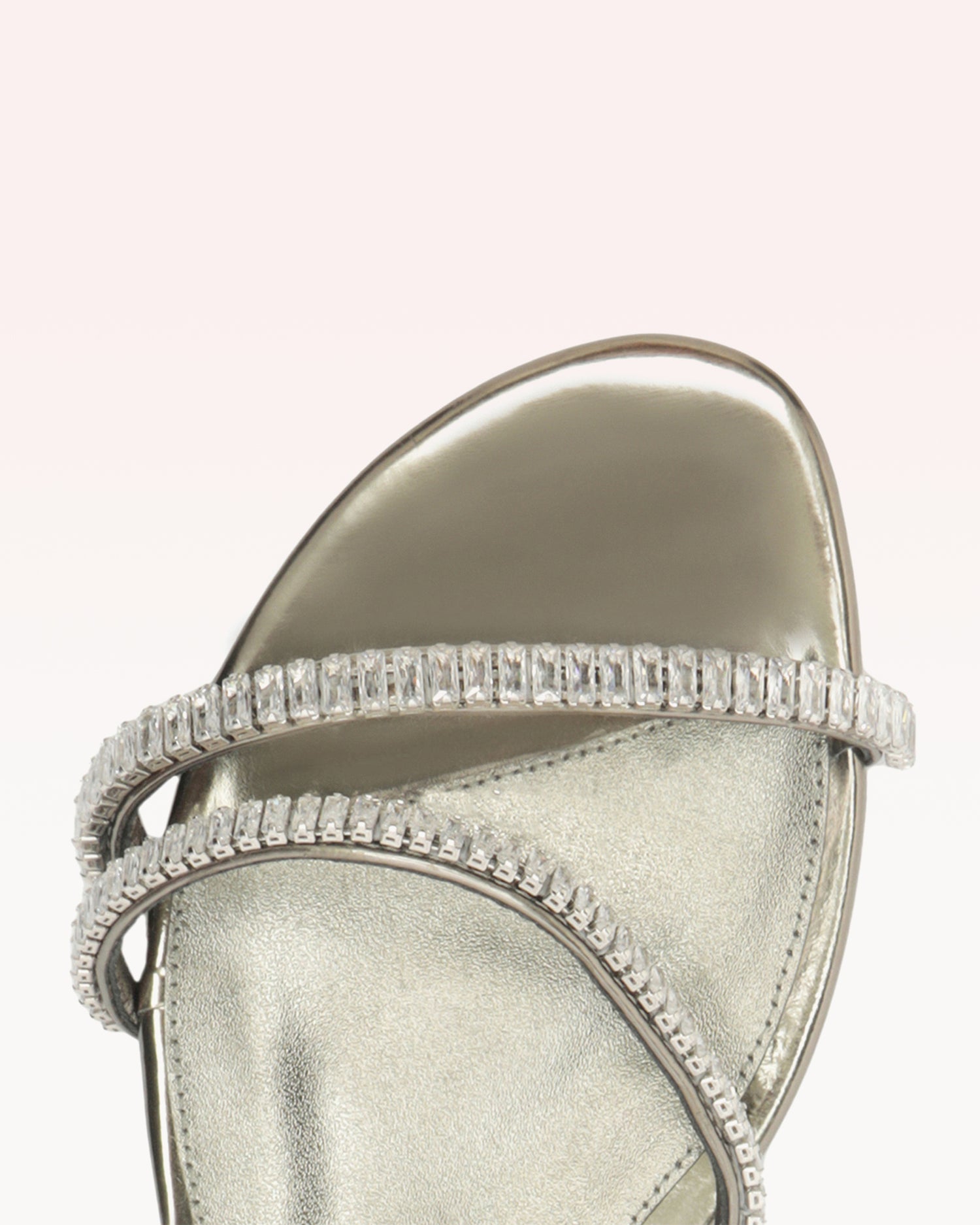 Leah Zircone Flats Holiday- R/25