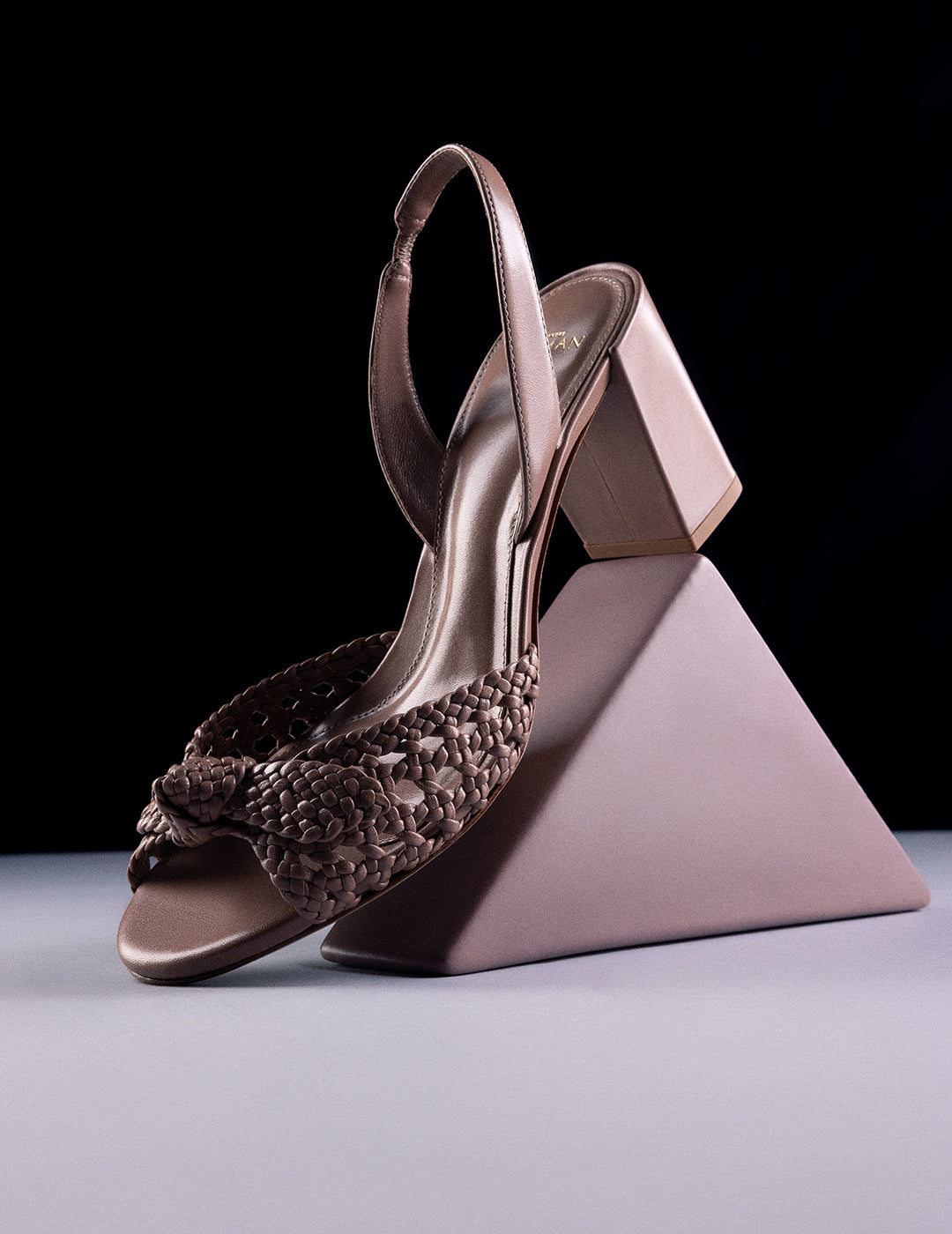  Discover the New Sandals