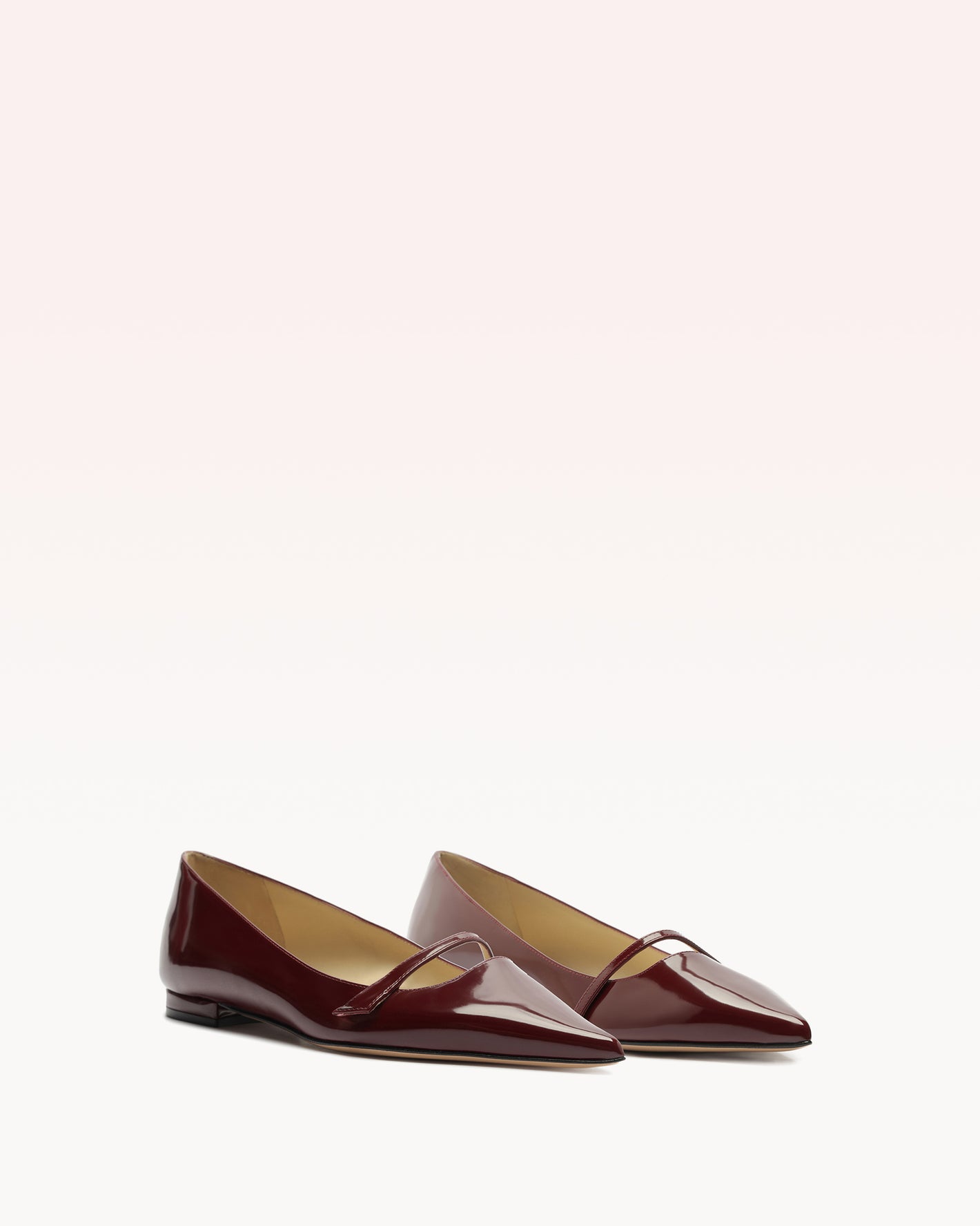 Alexandre Birman レッド フラットシューズ トレンドカラーは足もとから。一点投入で秋らしさが高まるレッド