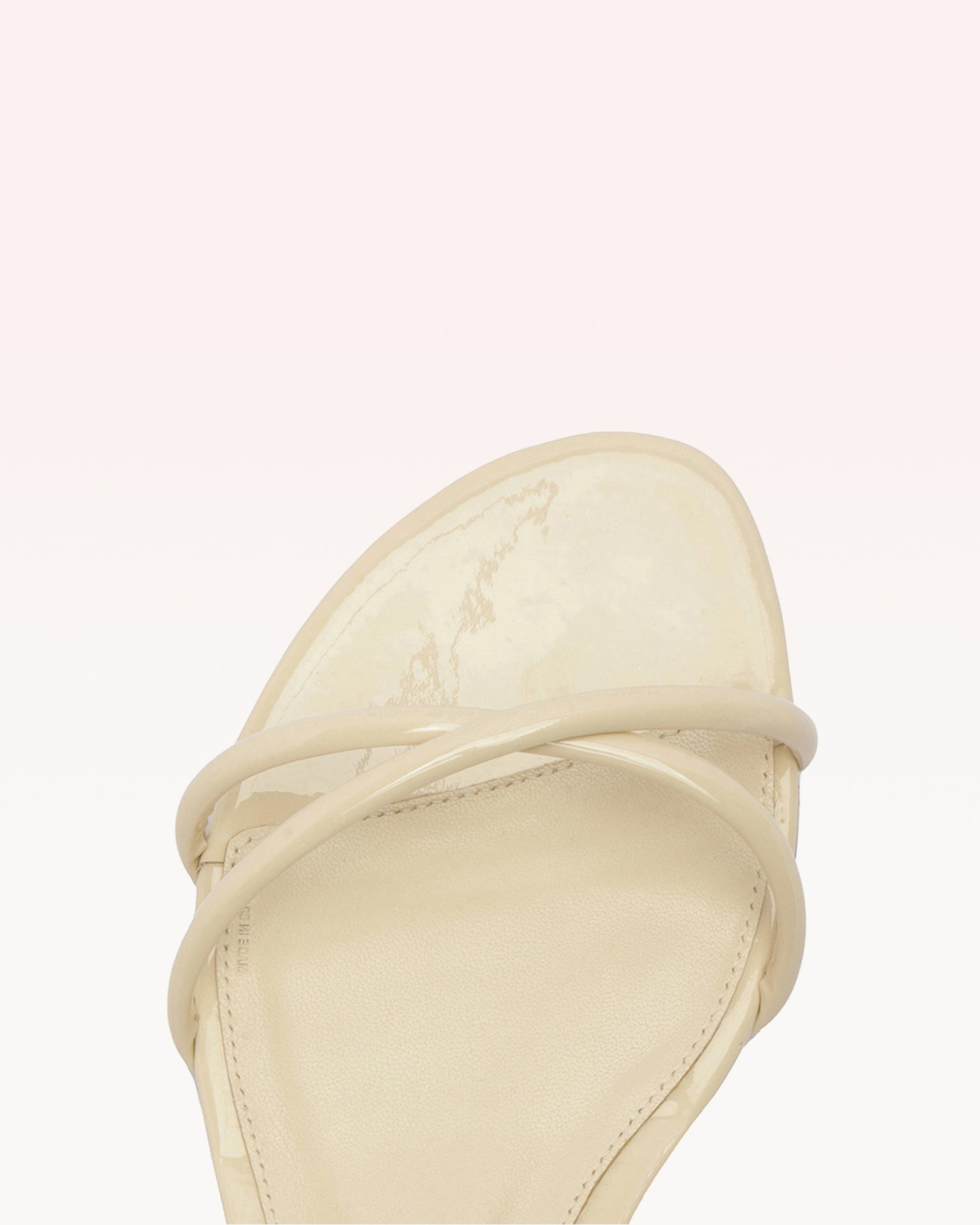 Lory Flat Eggshell Flats P/25