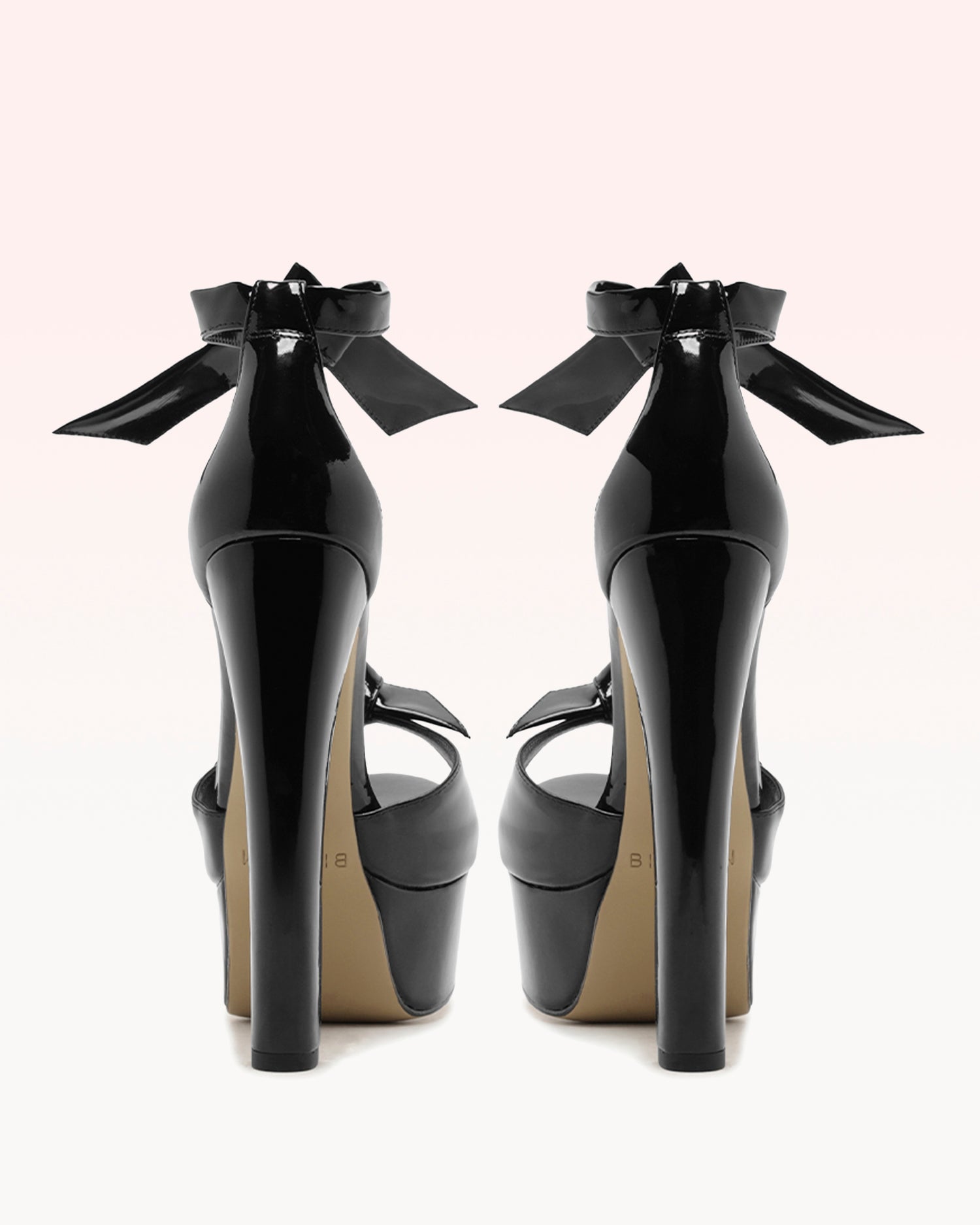 Clarita 160 Black