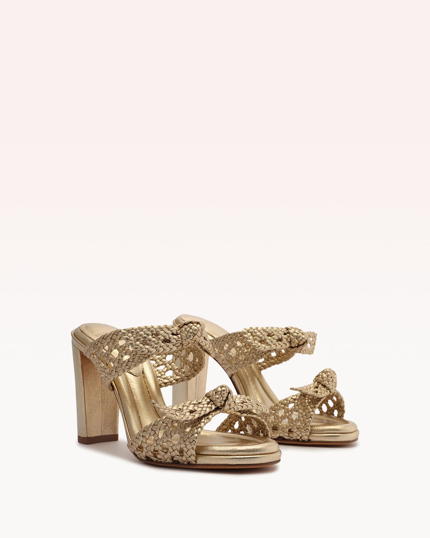 Spring 2023 – Alexandre Birman Spring 2023 – Alexandre Birman